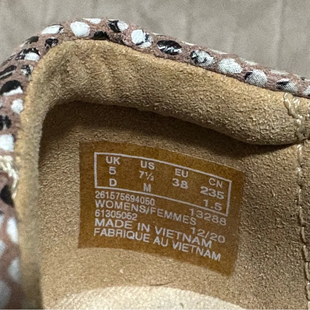 Clarks Women's Snakeskin Pattern Loafers - Picture 9 of 9